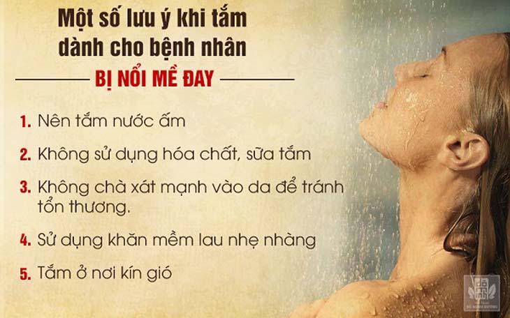 Nổi mề đay khi mang thai có được tắm không