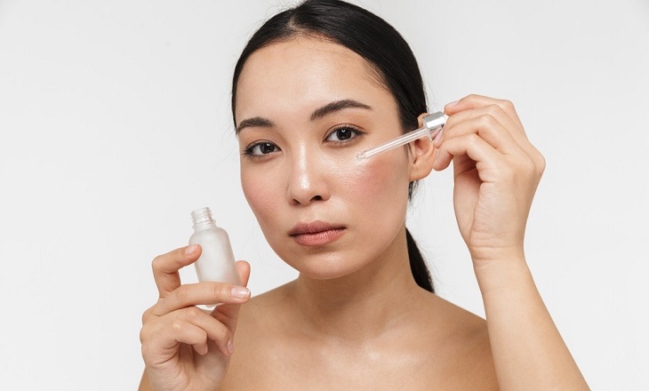 Lưu ý khi dùng serum trị mụn thâm cho da khô