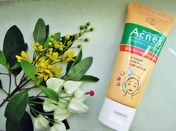 Sữa rửa mặt Acnes Vitamin Cleanser chứa nhiều thành phần lành tính cho da